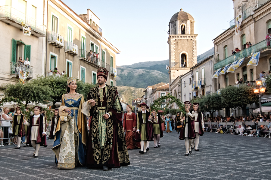 Teggiano. Alla Tavola della Principessa Costanza Teggiano. Alla Tavola della Principessa Costanza